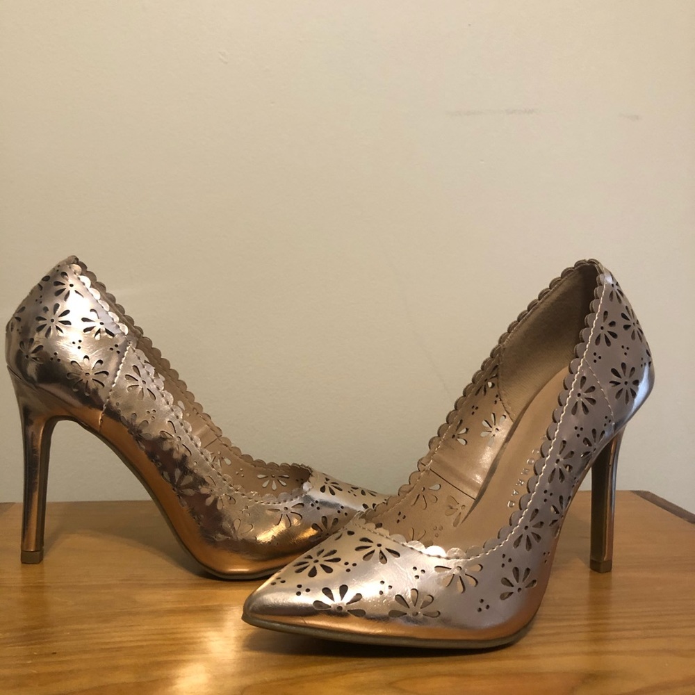 Lauren Conrad Confetti Pumps (Gold) Size 6